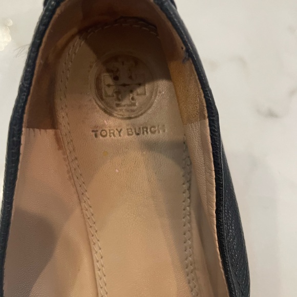 Pre-owned. Tory Burch black leather ballet flats. Size 8.5 - Picture 5 of 5